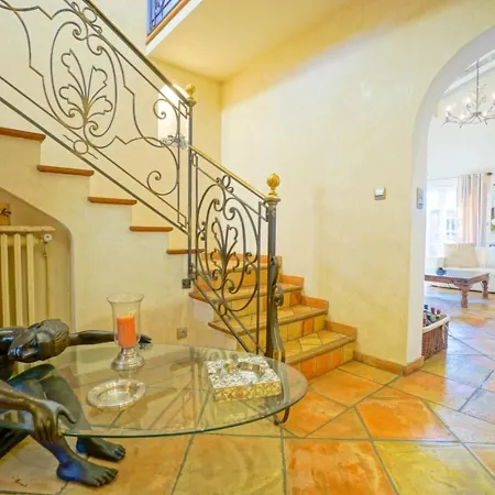 וילה Villa Saint-Raphael-Antheor, 3 Bedrooms, 6 Persons - Fr-1-643-40