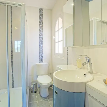 Villa Villa Saint-Raphael-Antheor, 3 Bedrooms, 6 Persons - Fr-1-643-40 *
